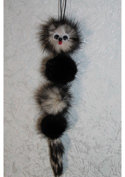 Меховой брелок гусеничка